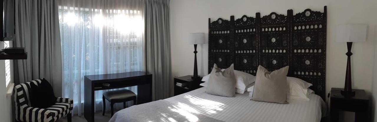 Rosebank Lodge Guesthouse By Claires Johannesburg Eksteriør billede