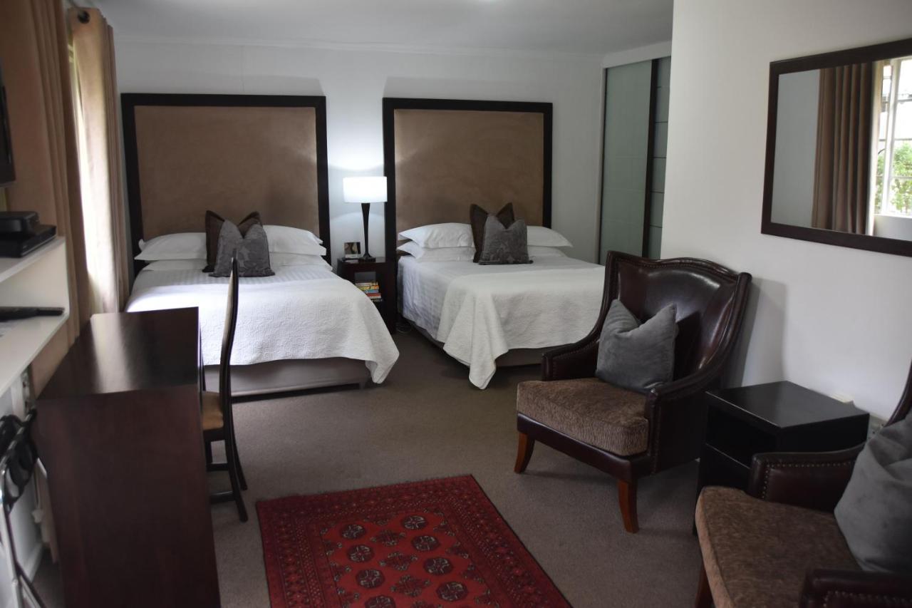 Rosebank Lodge Guesthouse By Claires Johannesburg Eksteriør billede