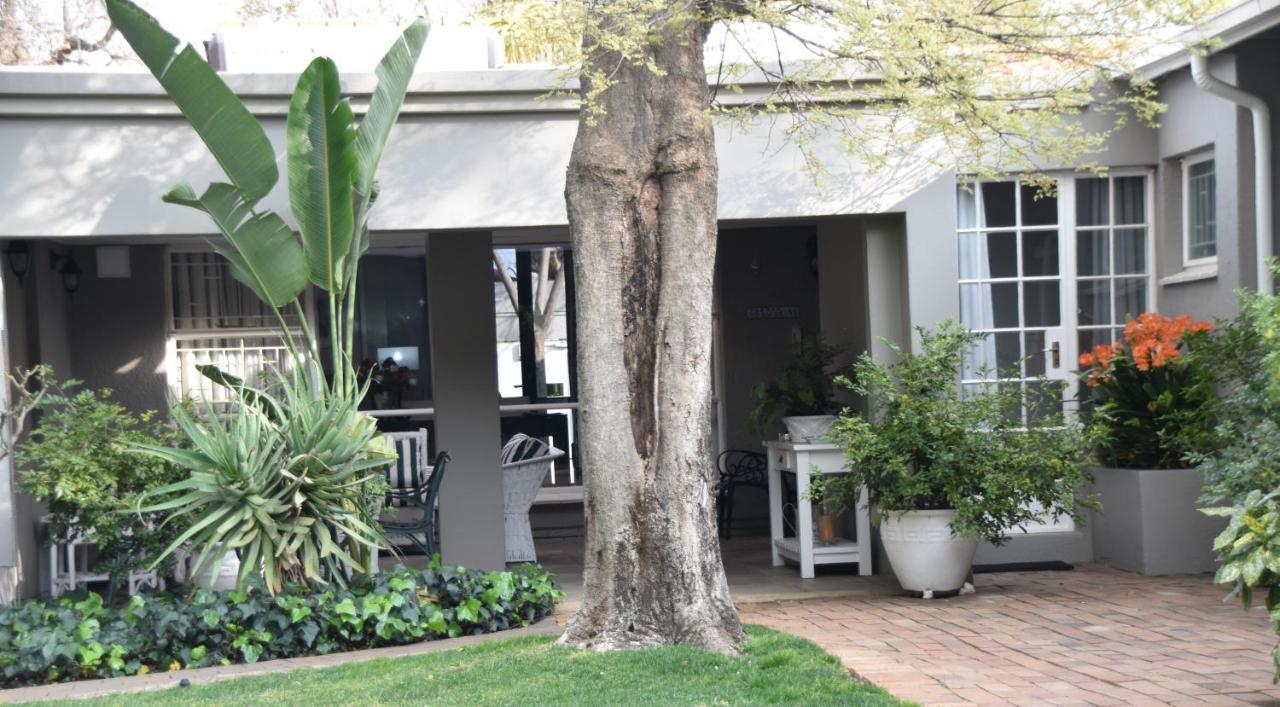 Rosebank Lodge Guesthouse By Claires Johannesburg Eksteriør billede