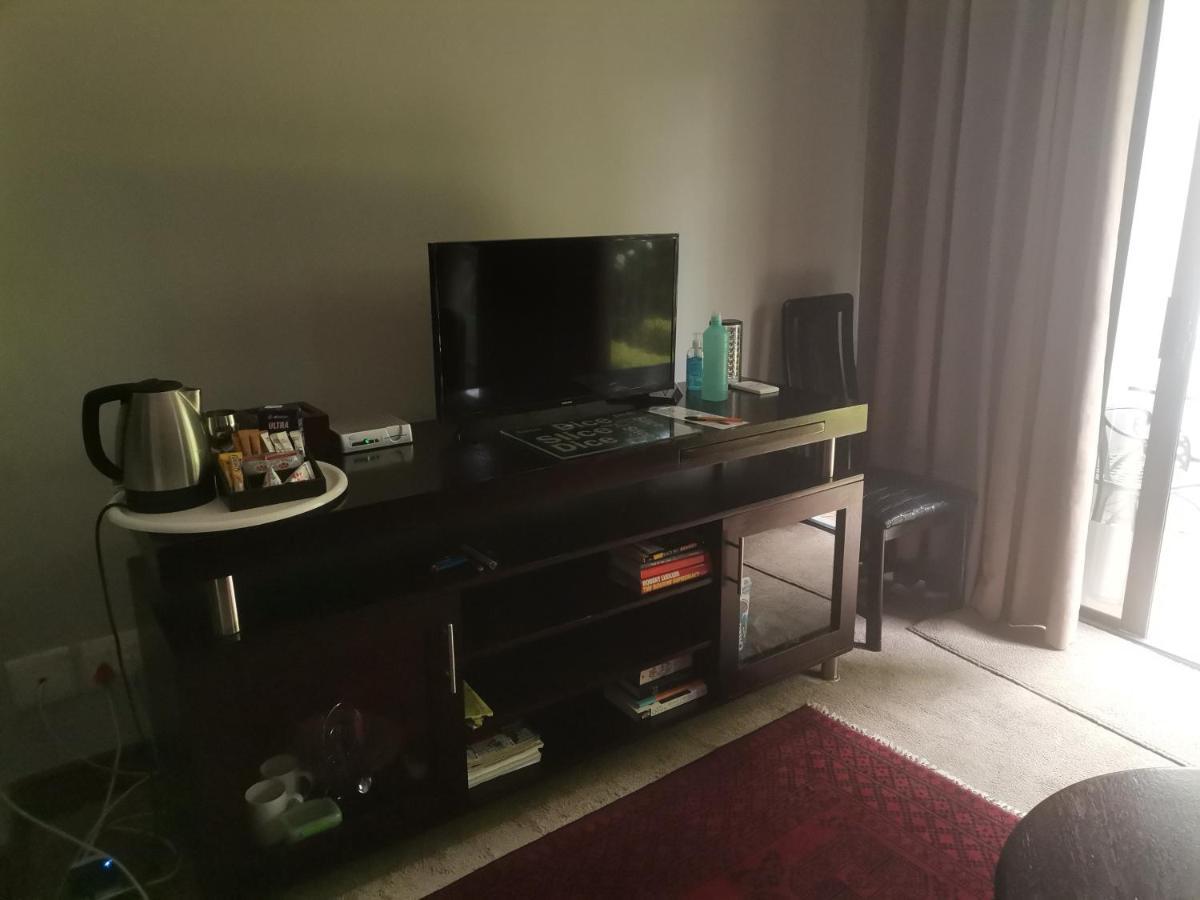 Rosebank Lodge Guesthouse By Claires Johannesburg Eksteriør billede