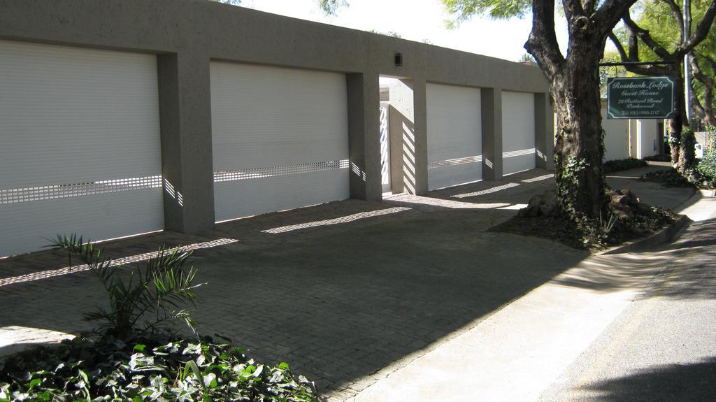 Rosebank Lodge Guesthouse By Claires Johannesburg Eksteriør billede