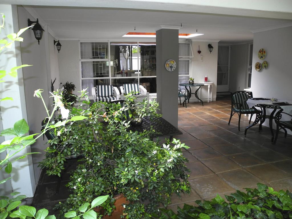 Rosebank Lodge Guesthouse By Claires Johannesburg Eksteriør billede