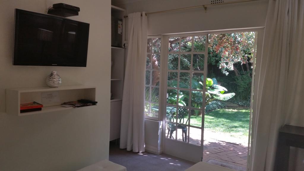 Rosebank Lodge Guesthouse By Claires Johannesburg Eksteriør billede