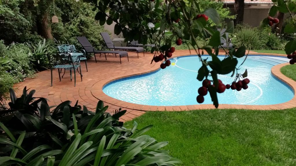 Rosebank Lodge Guesthouse By Claires Johannesburg Eksteriør billede