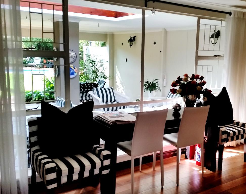 Rosebank Lodge Guesthouse By Claires Johannesburg Eksteriør billede