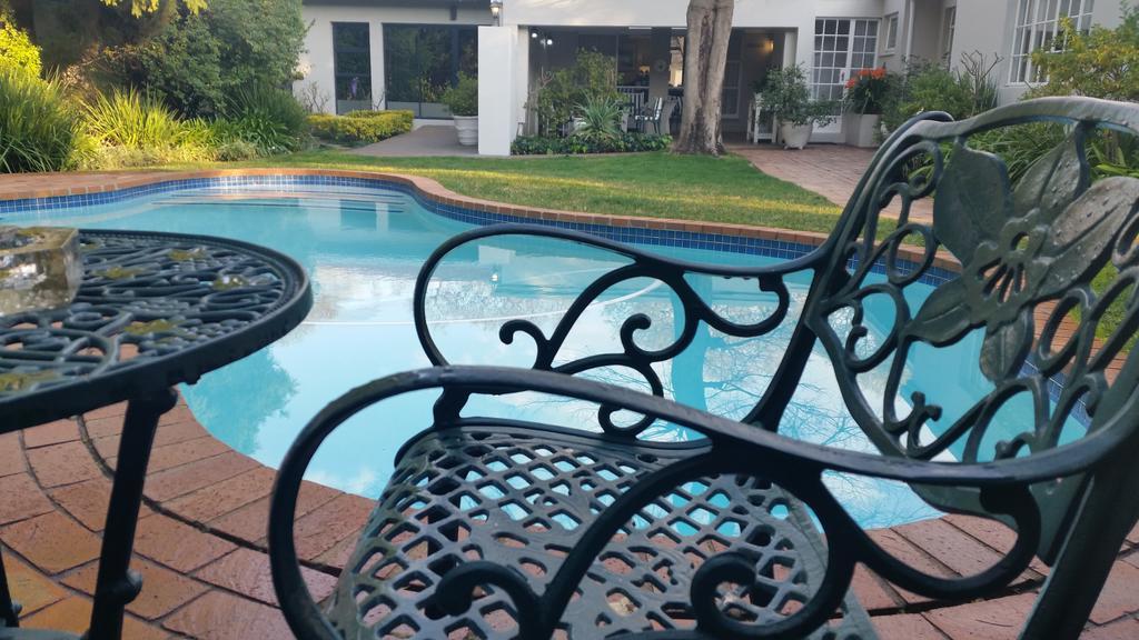 Rosebank Lodge Guesthouse By Claires Johannesburg Eksteriør billede