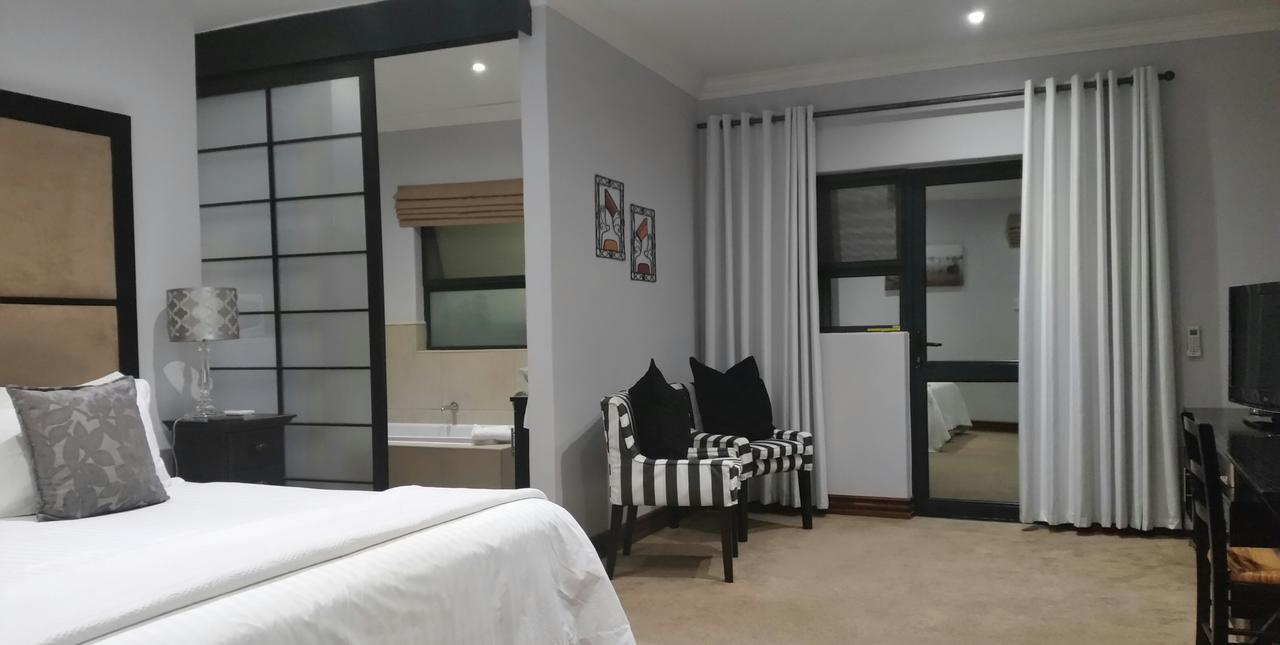 Rosebank Lodge Guesthouse By Claires Johannesburg Eksteriør billede