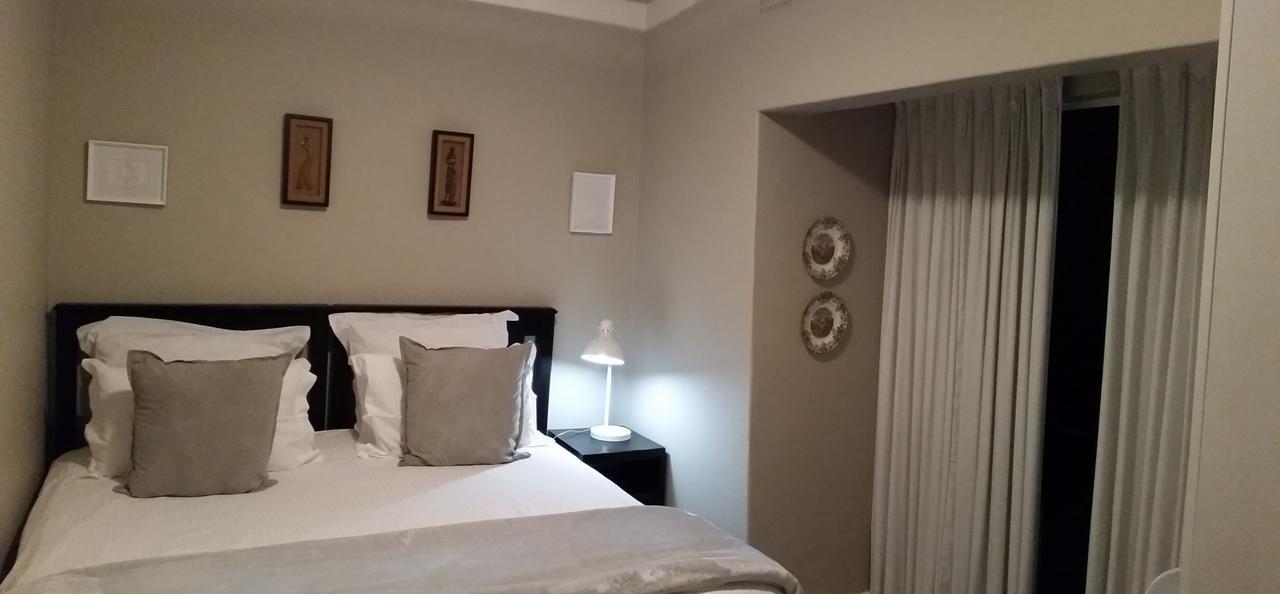 Rosebank Lodge Guesthouse By Claires Johannesburg Eksteriør billede