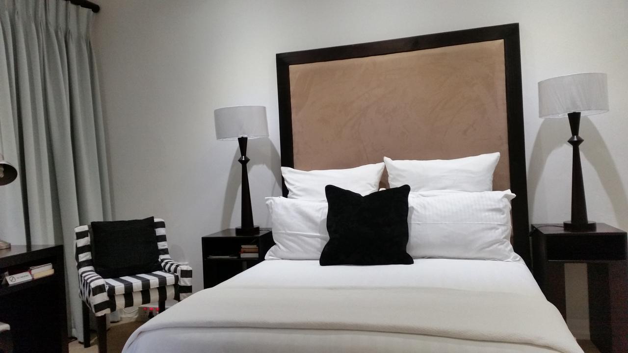 Rosebank Lodge Guesthouse By Claires Johannesburg Eksteriør billede