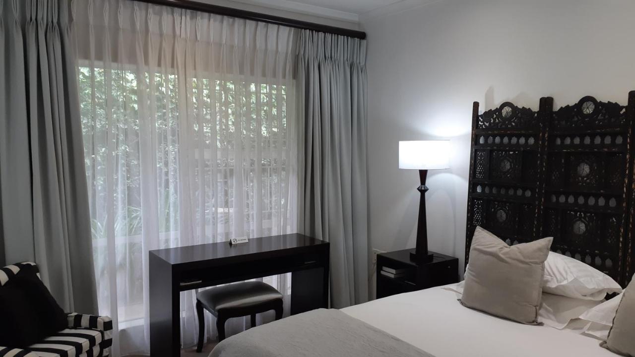 Rosebank Lodge Guesthouse By Claires Johannesburg Eksteriør billede