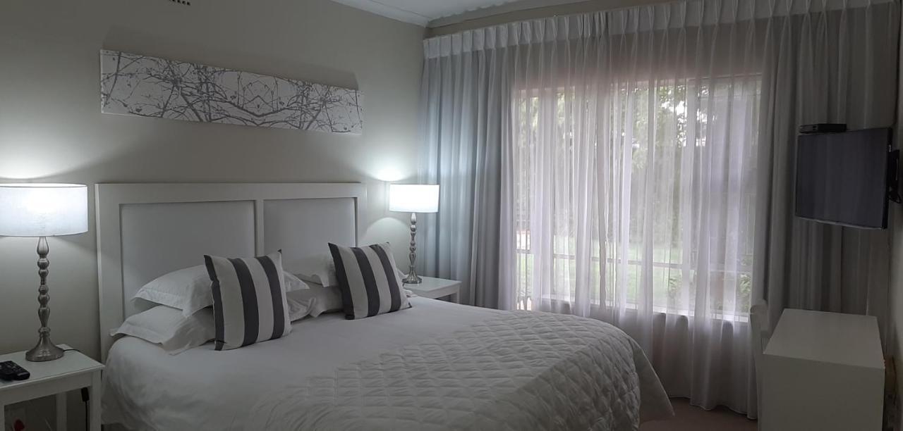 Rosebank Lodge Guesthouse By Claires Johannesburg Eksteriør billede